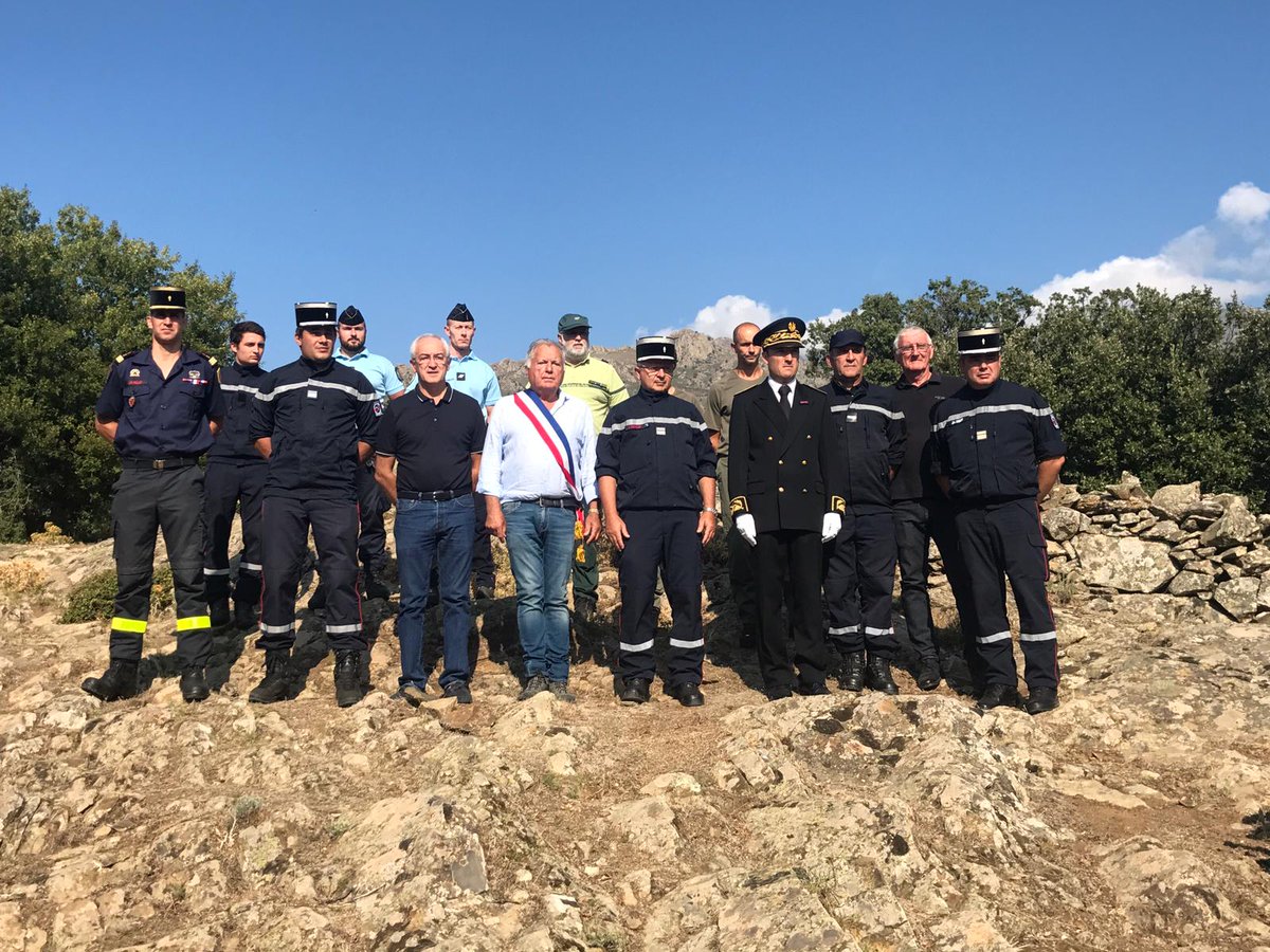 sis_2b's tweet image. #DuvereDiMimoria
Ce matin, Cérémonie d&apos;hommage au pilote du Traker 16, Jean-Marc Aubouy décédé le 25 août 1996 lors d&apos;une intervention sur #FDF à Corscia. En présence de @Prefet2B, MM. Maestracci &amp;amp; Acquaviva Maires de Corscia &amp;amp; de Lozzi, #UIISC5 #FORSAP @Gendarmerie @ONF_Officiel