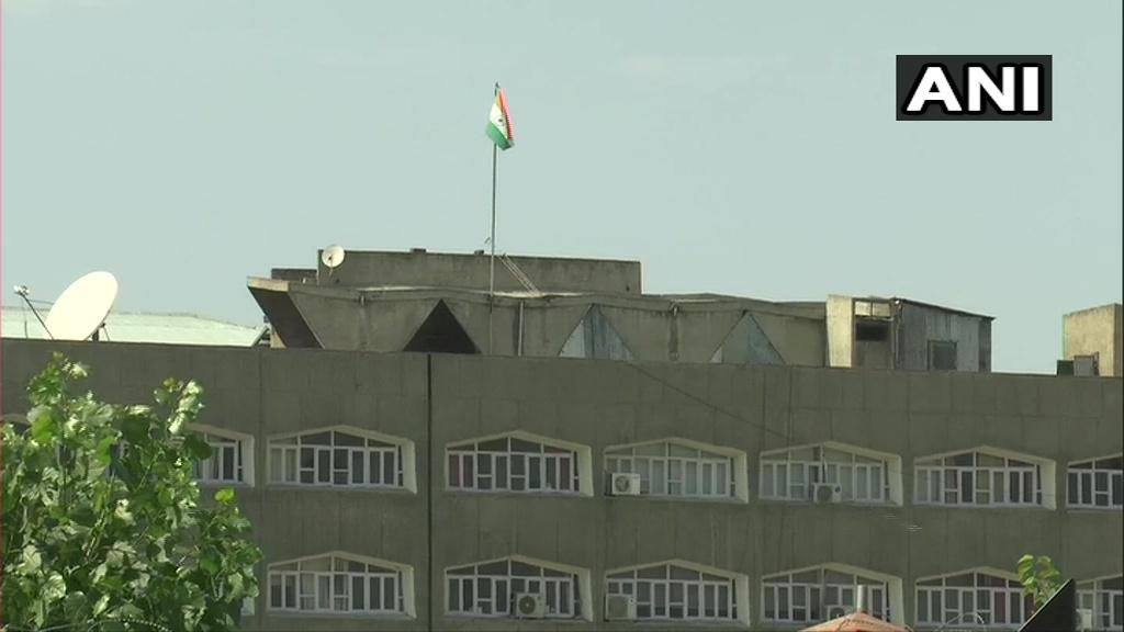 #JammuAndKashmir: State flag removed from Civil Secretariat building in SRINAGAR, only tricolor seen atop the building.
