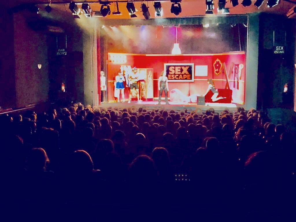 Llenazo ayer en el <a href="/eixampleteatre/">Eixample Teatre</a> para ver #SexEscape, de <a href="/borjarabanal/">Borja Rabanal</a> 🔥 El 4 de octubre volvemos a Madrid en el #NuevoTeatroAlcala #risas #teatro #comedia