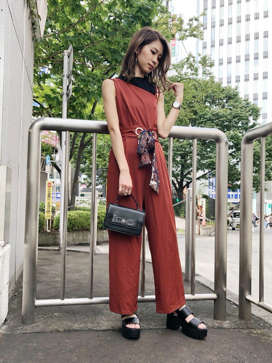 Cecil Mcbee スカーフベルトがポイントのワンショル型オールインワン 太ベルトでスタイルアップ間違いなしです インナー付きなのでコーデがすんなり決まる 秋本番にはロンtなどを合わせて T Co Qyzcv6mobq セシルマクビー Cecilmcbee