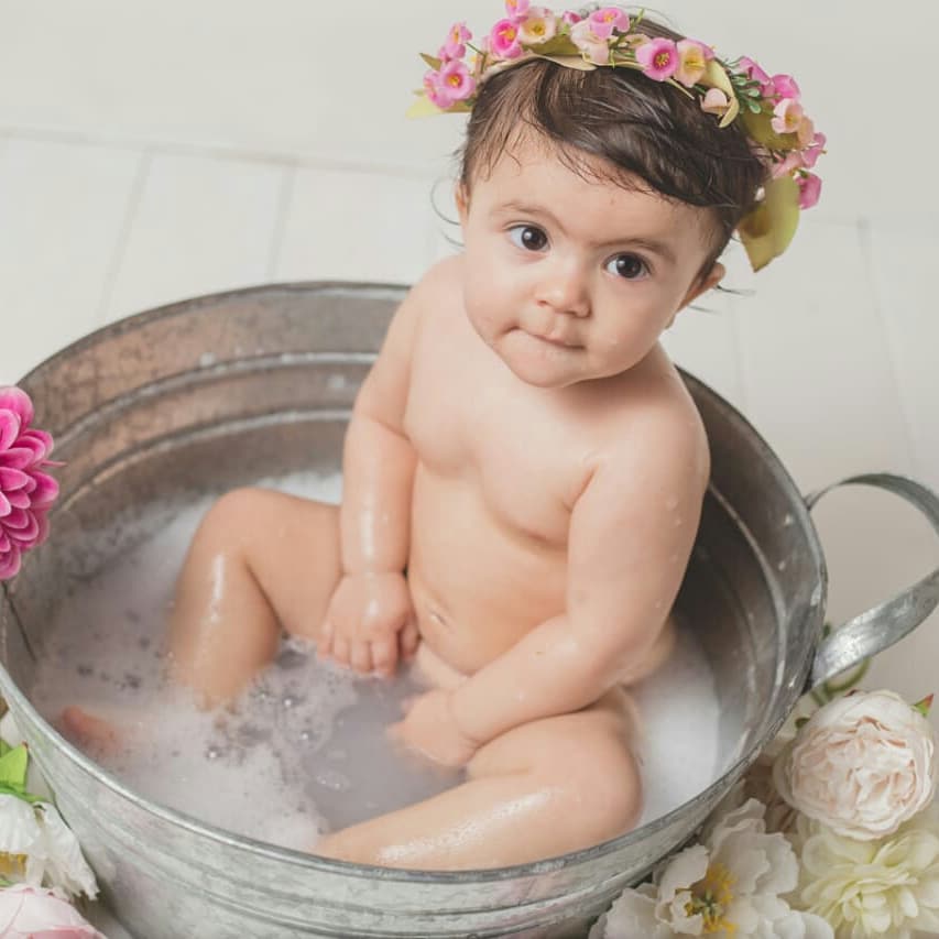 El ocaso de mis días la razón de mi alegría, sos la miel de mi existencia quien se arma de paciencia alimenta mi demencia AL FINAL SABES SOS CASI TODO.

FELIZ PRIMER AÑITO TE AMO CON TODO MI CORAZÓN.