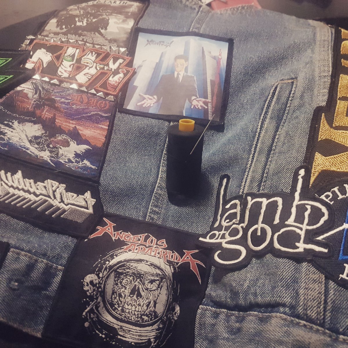 cmdrando's tweet photo. Got some XENTRIX hitting the jacket tonight! #thrash #xentrix #forwhoseadvantage #battlejacket https://t.co/Z1dP048J6v