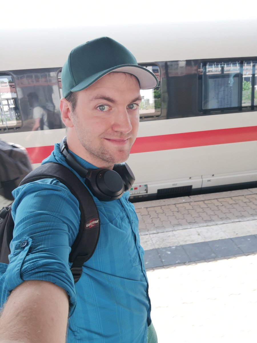 ArneKoehn's tweet image. On my trip to #syntaxfest2019. What you can&apos;t see: my fancy shorts (see prev tweet), 15yo Birkenstocks (forgot sandals in Hamburg, see a pattern?), and me running into a stilt right after making this picture because I didn&apos;t stop for taking a photo.