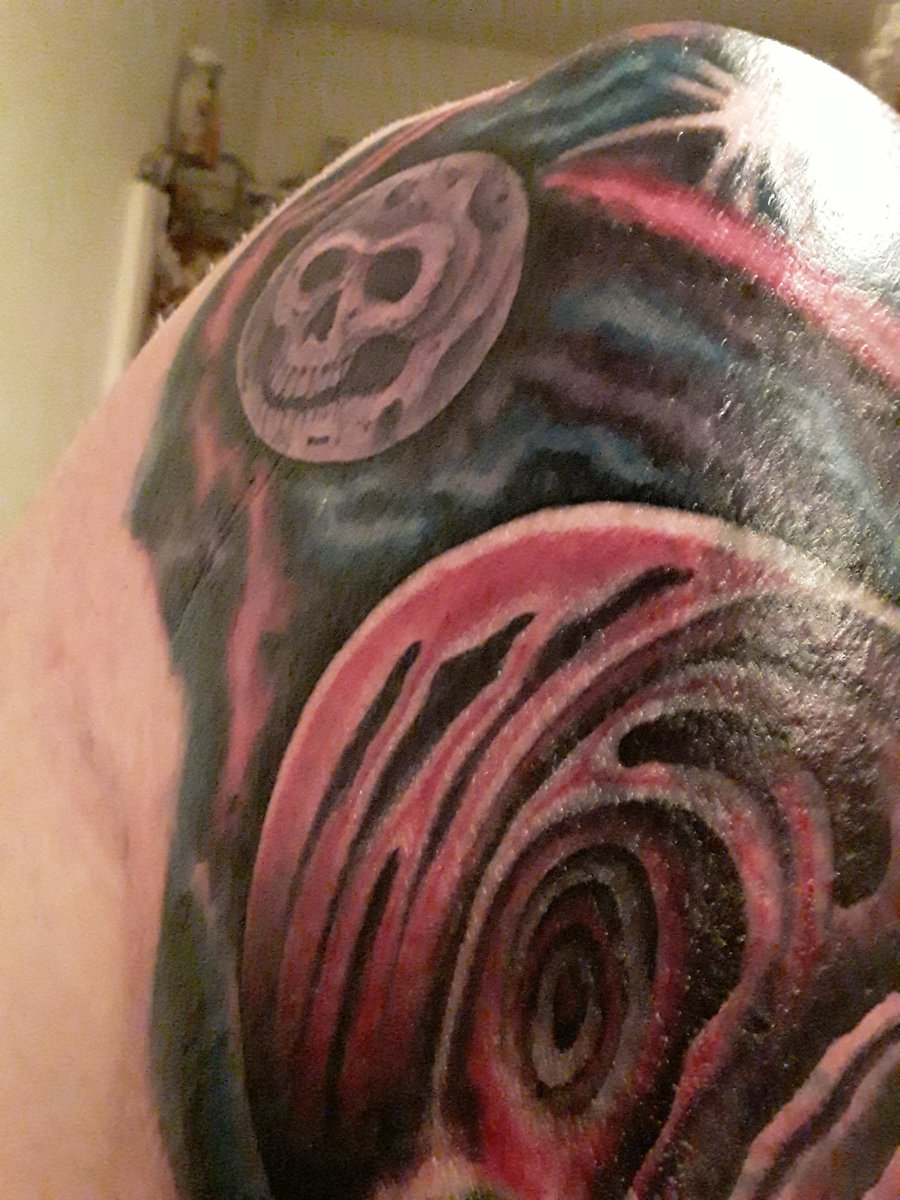 skullstar01's tweet photo. Finally got my coverup finished. I love the color. 

#NewTattoo
#Tattoo
#SpaceInk 
#Space
#FreshInk https://t.co/mllKSBnW2A