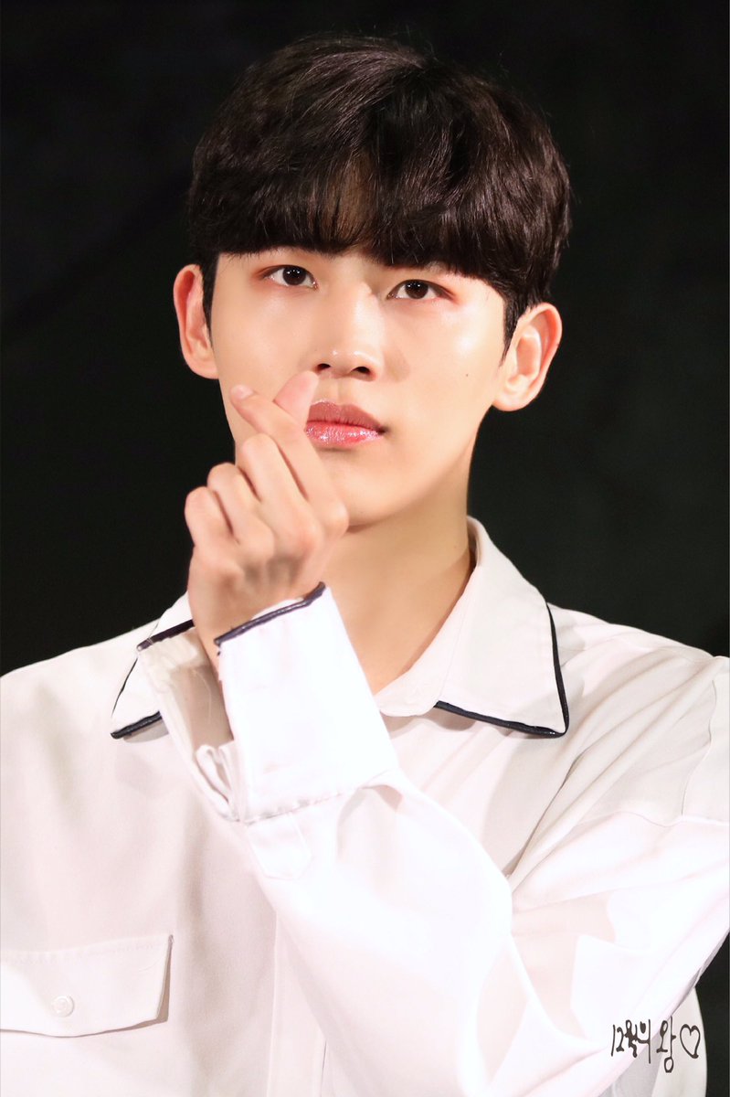 dearmyprince_ms's tweet photo. 역시 멋있어~🥺
영원한 왕자님👑💕

19.6.21
@teamct_romeo 
#ROMEO #로미오 #민성 #민휘 #김민휘 #ミンソン #DearMyPrince https://t.co/JafdOJcizU