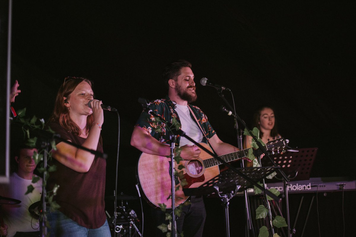 _FamilyFest's tweet image. We’ve enjoyed worshipping together this morning! Thanks so much to everyone who came along to the All Age Celebration! Please feel free to stick around for the paint party, slip n slide and lots more fun this afternoon 😁