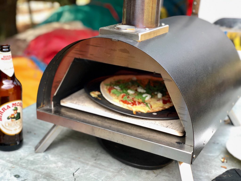 smokenfire2's tweet photo. Perfect weather for the pizza oven. Home made passata, goats cheese and rocket. Check out the website for some cracking offers. https://t.co/JrWoaIN3HU https://t.co/jm7yReCly1