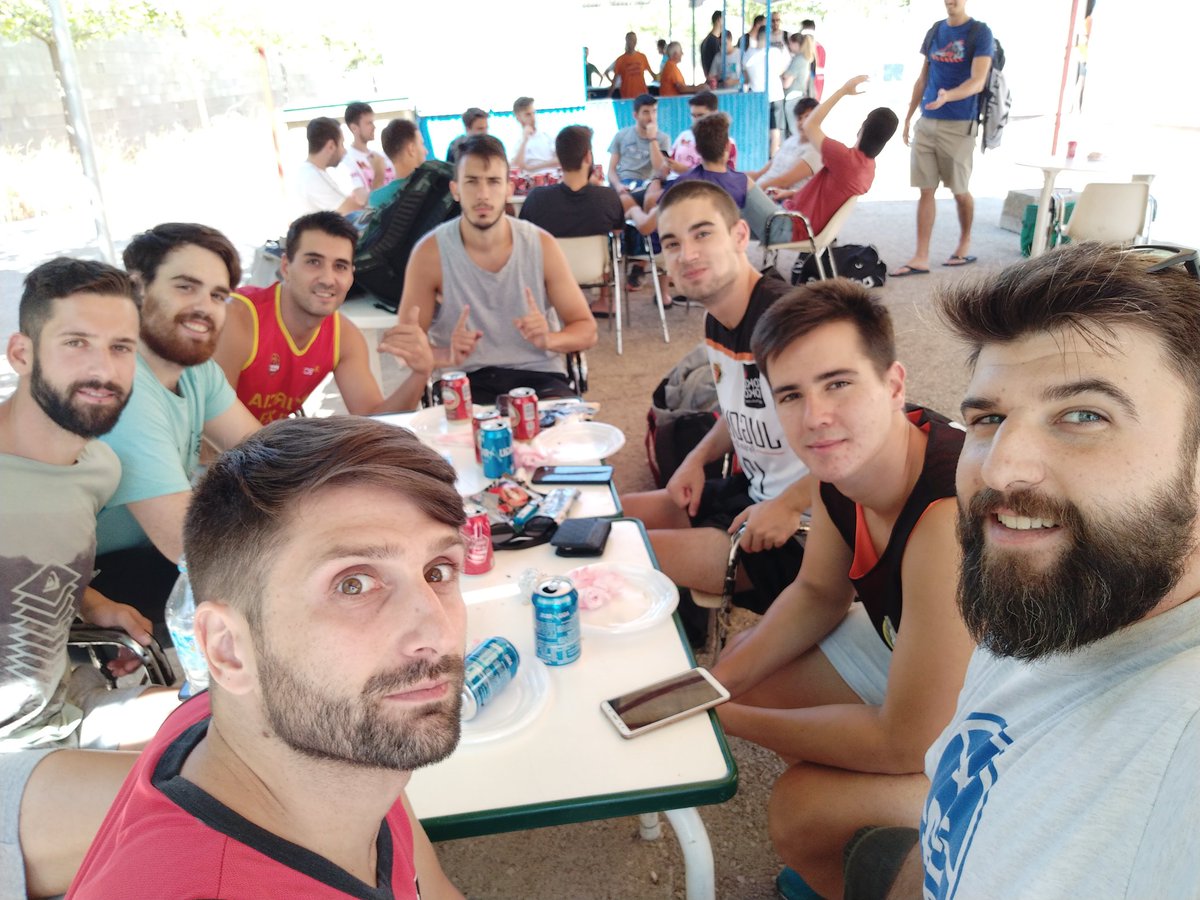 JugonesParqueSu's tweet photo. El @TNBminaya nos deja fuera de la final pese a ganar nuestros dos partidos. Meter un equipo débil en el grupo y no enfrentarse todos los equipos tiene estas cosas.

Pese a todo, gran 32 Edición. https://t.co/SMDk3LDZ02