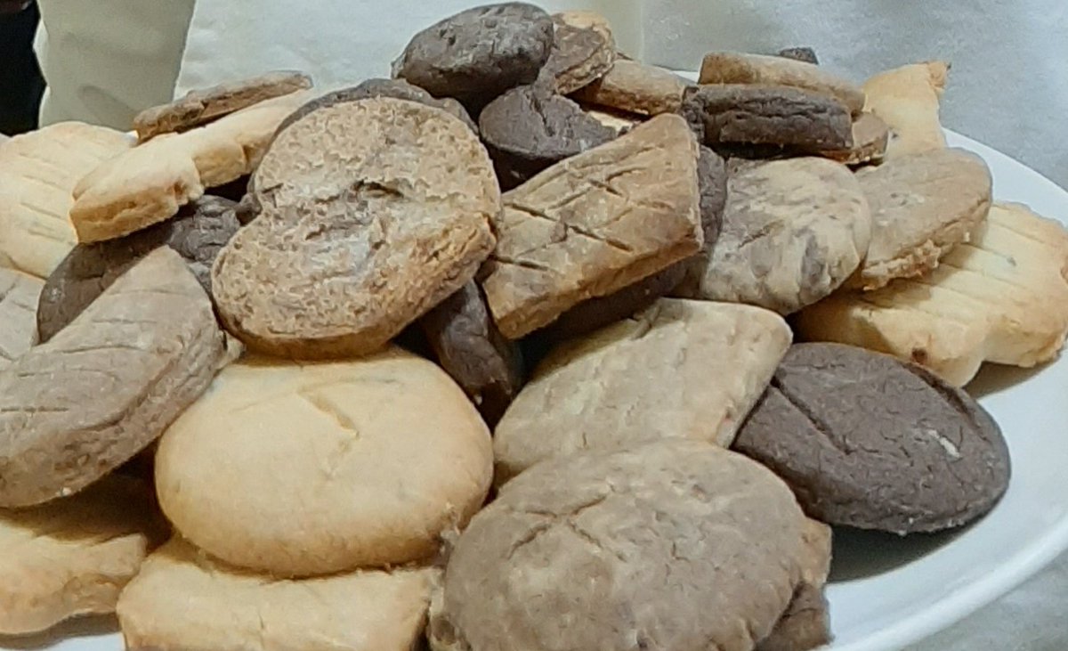 IihmSimran's tweet photo. Making cookies in college 
#iihmdelhi #iihmbest3years
#cookies😋🍪🍪 https://t.co/twYEuN3jtt