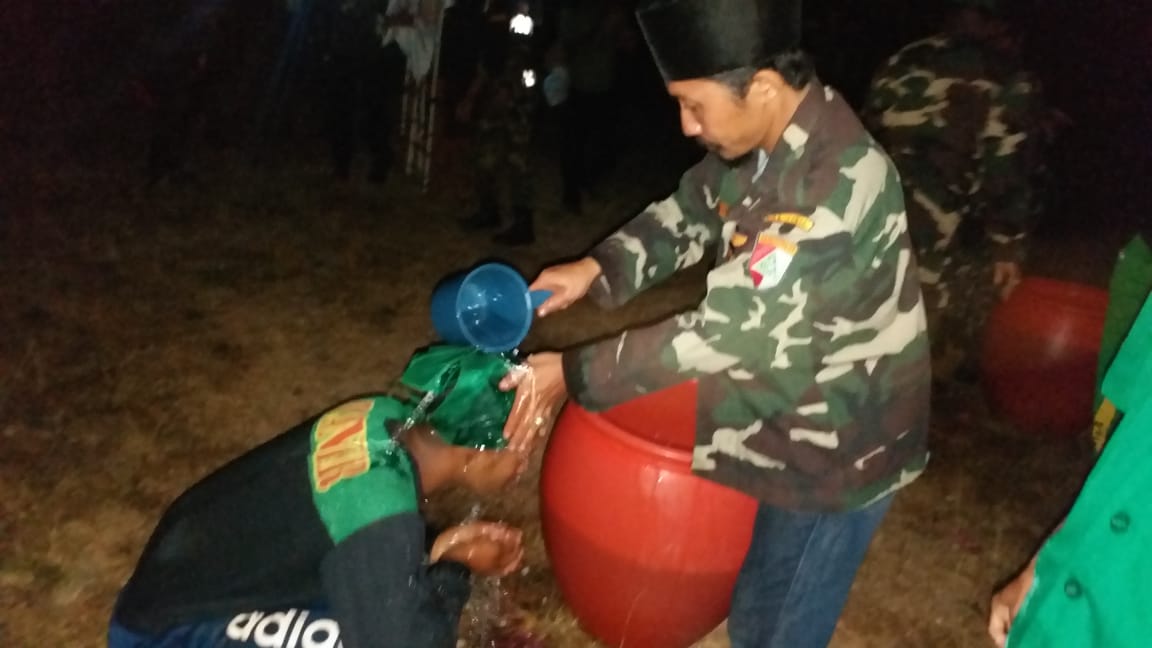 Selamat kepada 216 Sahabat Banser yang baru saja dibaiat oleh PC Ansor Kendal dini hari tadi di Sukorejo. Selamat berkhidmah untuk negeri. #BaktiKamiUntukNKRI #BanseruntukNegeri