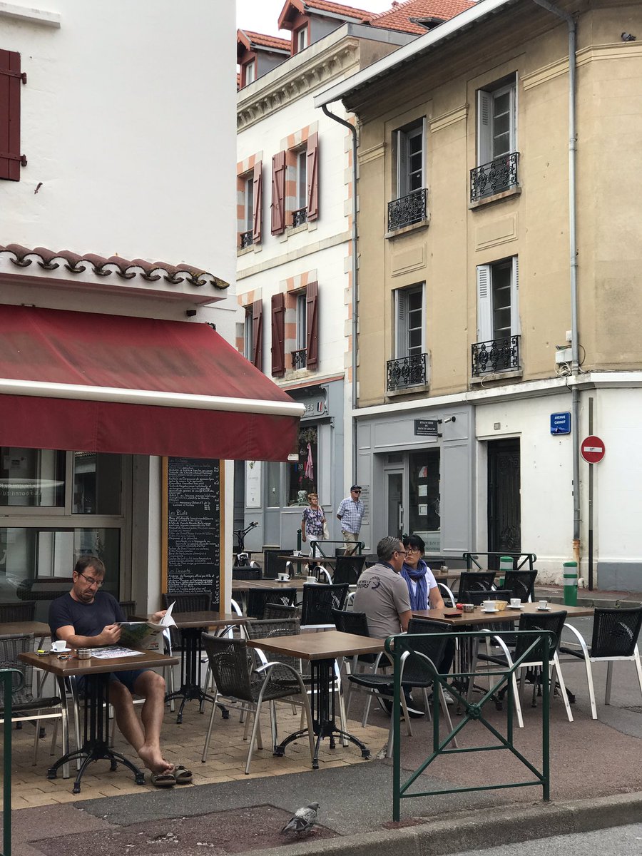 TorstenBeermann's tweet image. Bonjour, Biarritz! Freie Plätze im Café - und das zur Hochsaison. @G7 sorgt für viel Ruhe und Entspannung - jedenfalls in der abgesperrten Zone... #BiarritzG7 #SommetG7