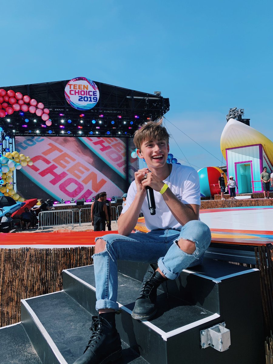 JSelviyani's tweet photo. #ChoiceMusicWebstar @johnnyorlando  Te amo❤ .We loved him for no reason because he made us love him 
Love you more john:* https://t.co/ItmRAeb7SQ