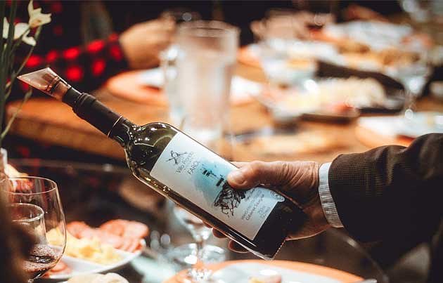 foodloversindia's tweet photo. Ordering wine at a restaurant can often be a daunting task. To help ease the process Food Lovers rounds up 5 simple pointers to help you order wine the right way!
.
https://t.co/GXm9ziQHBO
.
#Wine #Wines #OrderingWines #WineTips #ThingsToRemember #TruthInFoodWineAndDining https://t.co/U4OlaeHxe0
