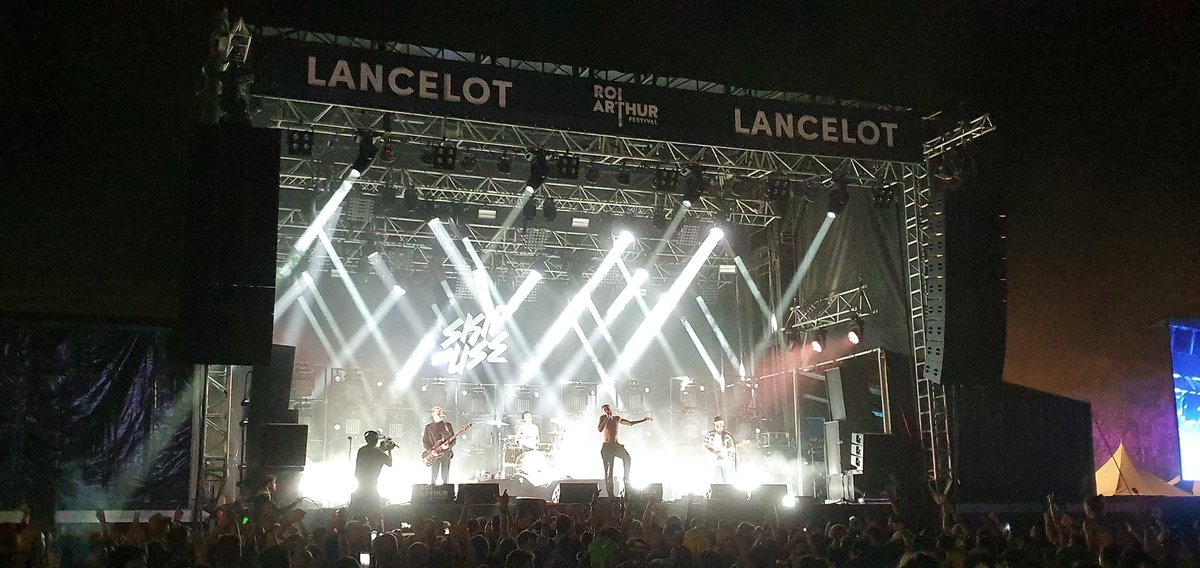 jylls35's tweet photo. @skiptheuse_off au @FstvlRoiArthur quelle belle ambiance en BZH. Merci @MatBastard #ROIART19 https://t.co/eVfL75H3Sj