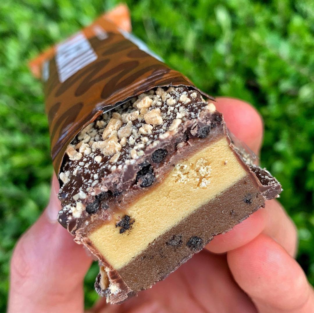 Myprotein's tweet photo. The cleanest #6LayerBar cut 😍
Chocolate Sundae layer breakdown:
1⃣ Milk Chocolate Coating
2⃣ Protein Dough
3⃣ More Protein Dough
4⃣ Gooey Caramel
5⃣ Protein Crispies
6⃣ Dreamy Fudge Crumb
📸: https://t.co/REB6w6A2if
#FuelYourAmbition https://t.co/ZjRfMYDxLx