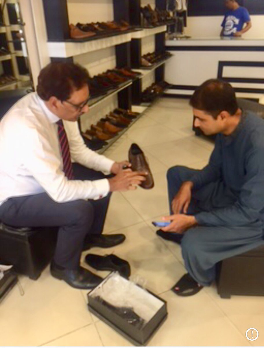 HamidImage's tweet photo. The best way to ruin your great outfit is by wearing wrong shoes . The suit is a serious outfit and it should be worn with serious shoes such as lace up Oxford shoes . 

#hamidsaeed #imageconsultant #hamidsaeed https://t.co/N0OoZx6X13