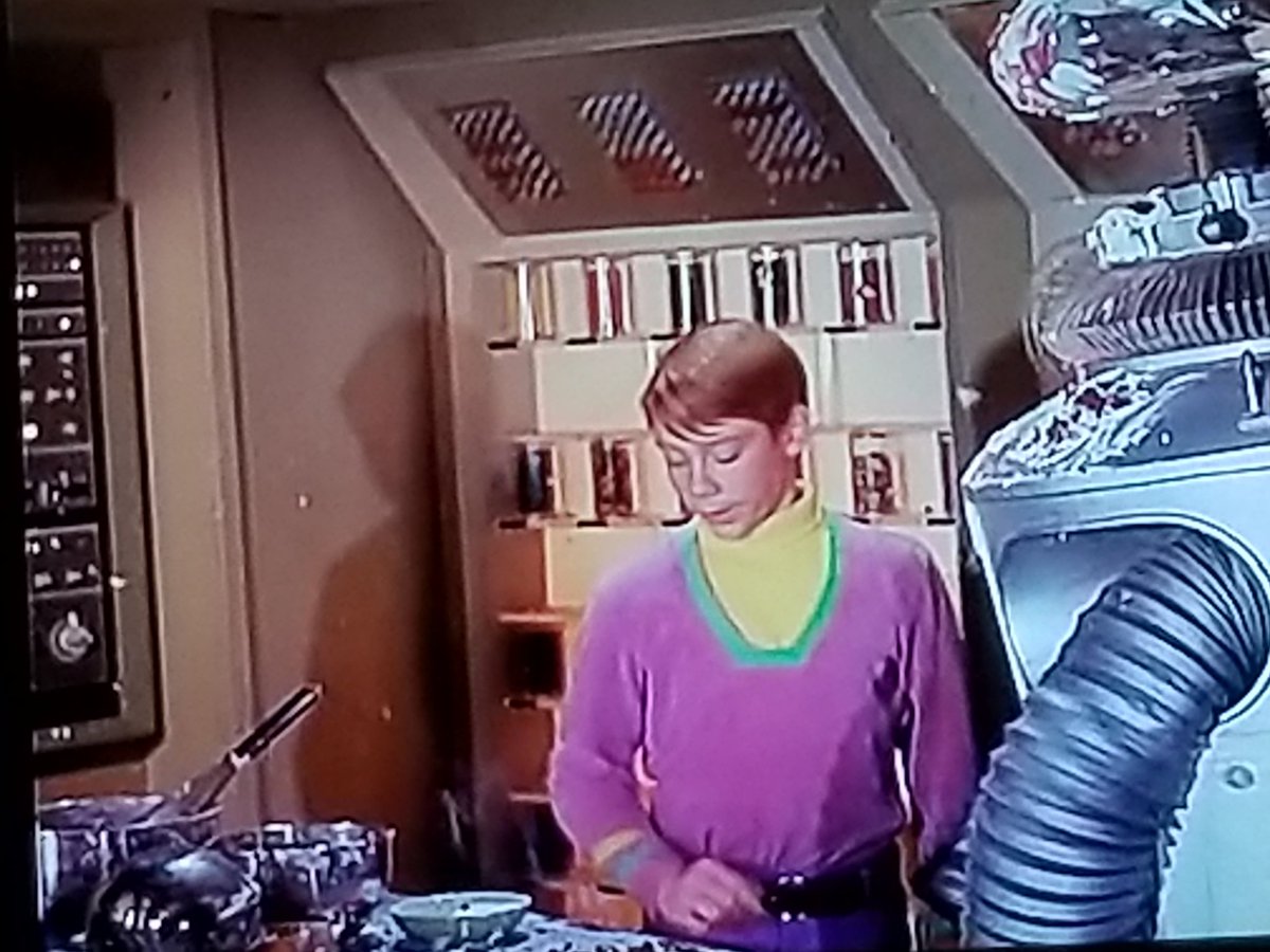 shlingdong's tweet photo. It all happened so fast, I didn't even get a shot of the cake pre-explosion!
It looked so delicious--plastic explosive is my favorite flavor! ๐
#MeTVLostInSpace #SSFSNLIS
#Svengoolie
@cellytron @godwhatamess https://t.co/TdwE6CQ0eO