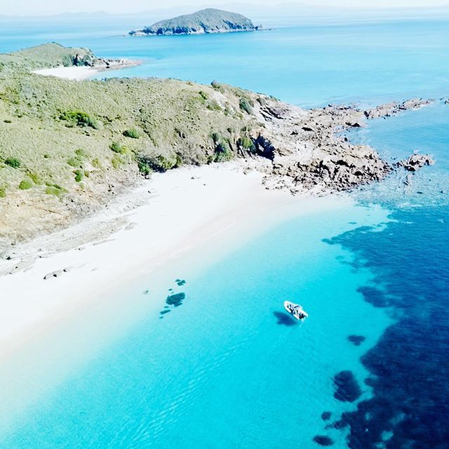 Anyone else dislike mass tourism? Small group, personalised experiences is where it’s at 🏝☀️
.
.
.
.
.
.
.
.
.
.
.
#keppelexplorer #visitcapricorn #seeaustralia #thisisqueensland #queensland #southerngreatbarrierreef #greatbarrierreef #greatkeppelisland #keppelisland #yeppoo…