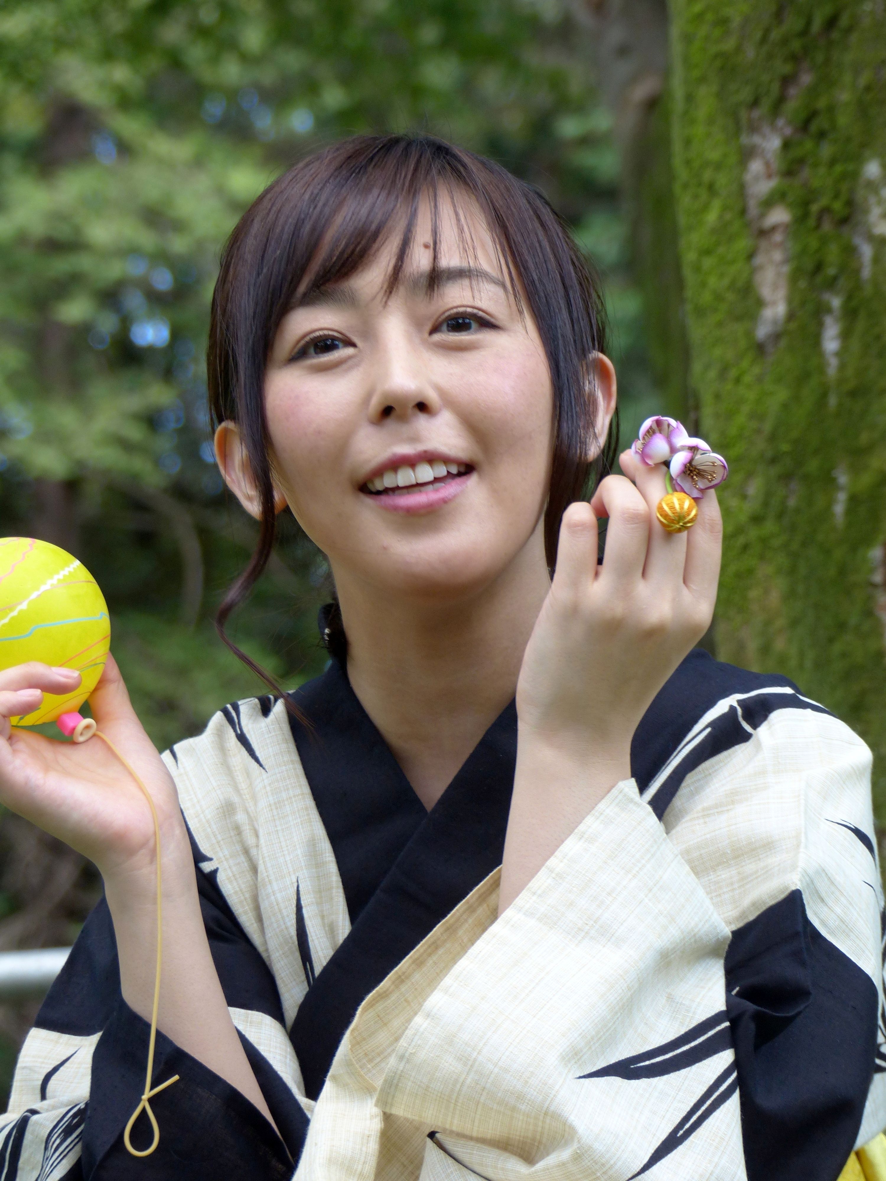 伊藤えみ たまには動画もアップ といってもわずか1秒 浴衣撮影イベント楽しかった ってのがこの一瞬で伝わるでしょ 会いに来てくださった皆さん ありがとうございました 浴衣 ありがとう 動画 1秒 えみの声の代わりにせみの声 T