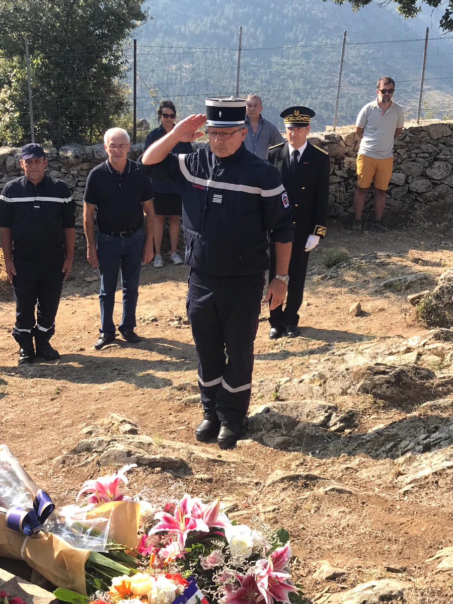 sis_2b's tweet image. #DuvereDiMimoria
Ce matin, Cérémonie d&apos;hommage au pilote du Traker 16, Jean-Marc Aubouy décédé le 25 août 1996 lors d&apos;une intervention sur #FDF à Corscia. En présence de @Prefet2B, MM. Maestracci &amp;amp; Acquaviva Maires de Corscia &amp;amp; de Lozzi, #UIISC5 #FORSAP @Gendarmerie @ONF_Officiel