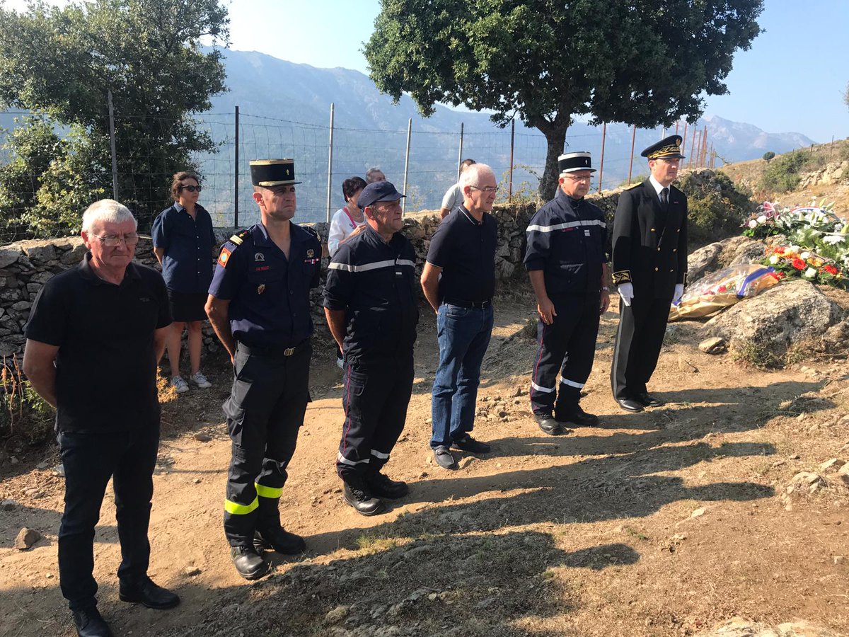 sis_2b's tweet image. #DuvereDiMimoria
Ce matin, Cérémonie d&apos;hommage au pilote du Traker 16, Jean-Marc Aubouy décédé le 25 août 1996 lors d&apos;une intervention sur #FDF à Corscia. En présence de @Prefet2B, MM. Maestracci &amp;amp; Acquaviva Maires de Corscia &amp;amp; de Lozzi, #UIISC5 #FORSAP @Gendarmerie @ONF_Officiel
