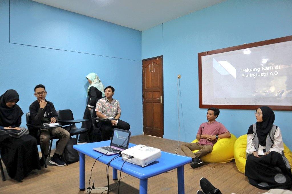 beyubaystory's tweet image. Dari Pasar Tanah Kongsi lanjut deh ikut #BloggerTalk membincangkan tema era 4.0 bersama @superemenn share dan diskusi santuy santuy #narasikota