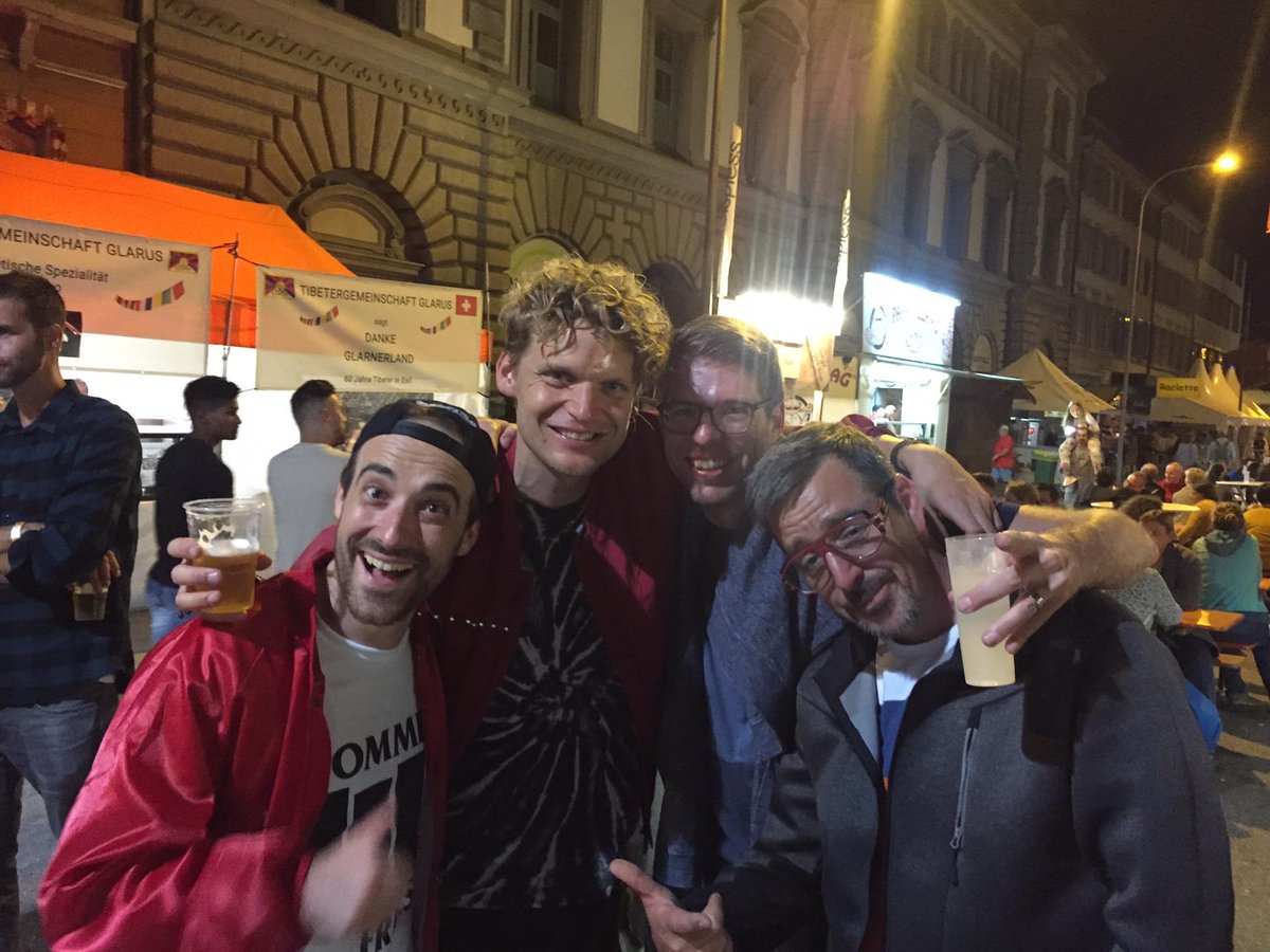 Radical77's tweet photo. Es sind die 4 - huuuh - durene Sieche😂 @dabu_bucher @DabuFantastic was füres Wiederseh❤️ am #SoundofGlarus https://t.co/UzufXgF8tS