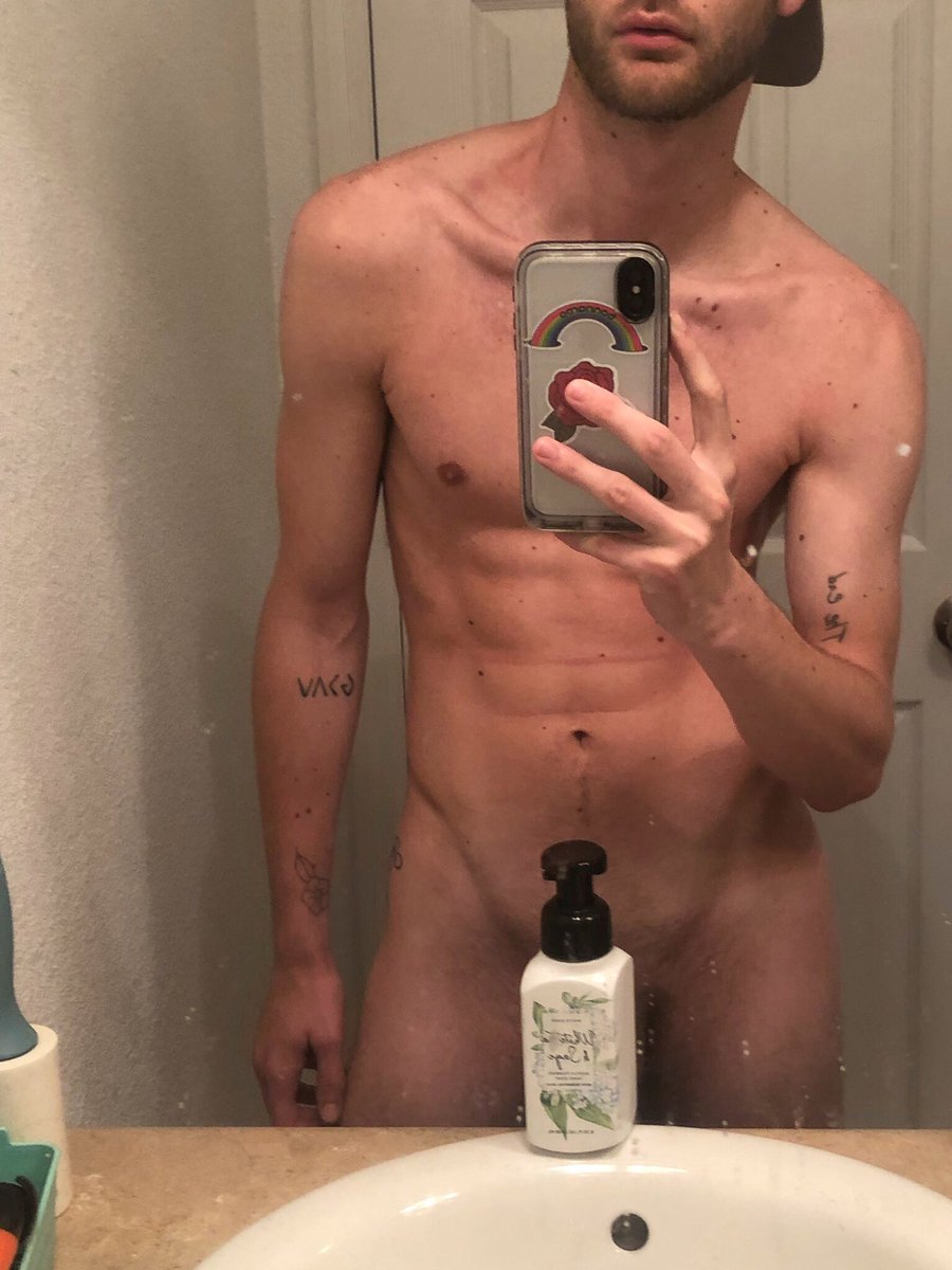 badblake11's tweet photo. Y’all smoke weed or what 🤣 https://t.co/z54TUSEpxJ