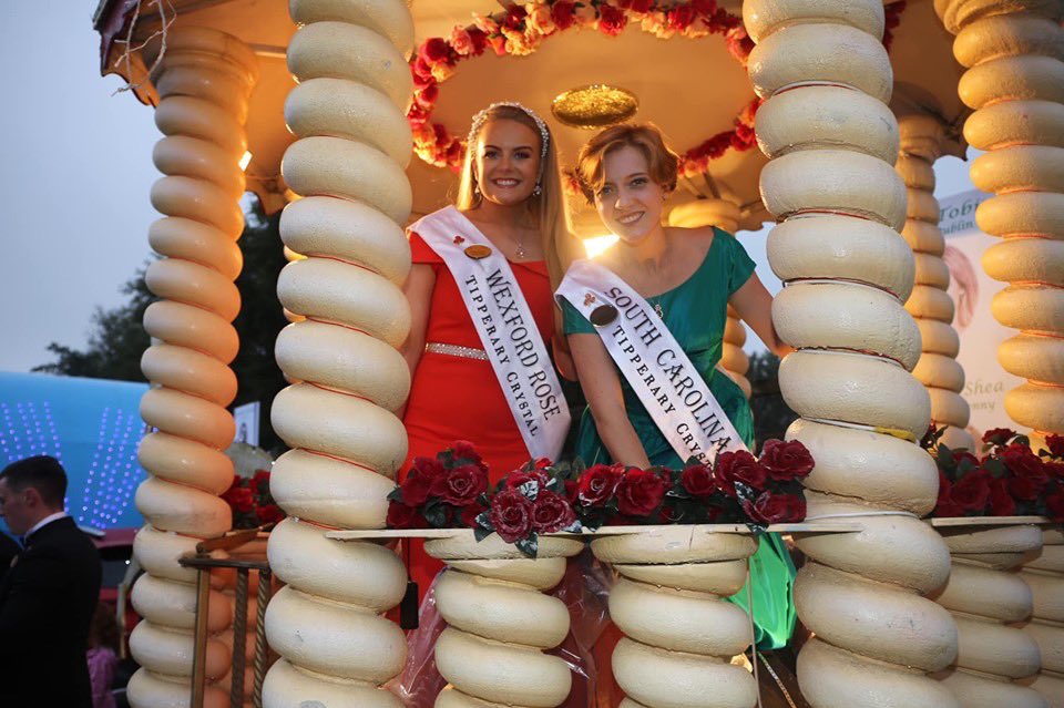 scroseoftralee's tweet photo. Our #southcarolinarose @KitCat93Smith in the parade Saturday night! #roseoftralee https://t.co/bYf5D4JRXJ