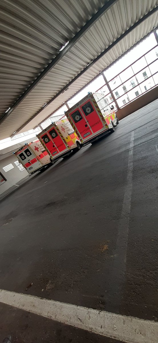 Lefabi_YT's tweet photo. Herrlich 😍🚑🚑
#rettungsrambo
#Brk 
#Retterauflebenszeit https://t.co/IScUOrL3OB
