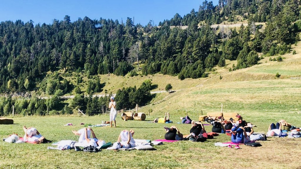 bordapi's tweet image. [en directe] 🧘🏻‍♀️🧘🏻‍♂️ Descobrint el significat de les #relacions #autèntiques en la sessió de #kundalini #ioga amb #dianatorra a la @bordapi 🙏