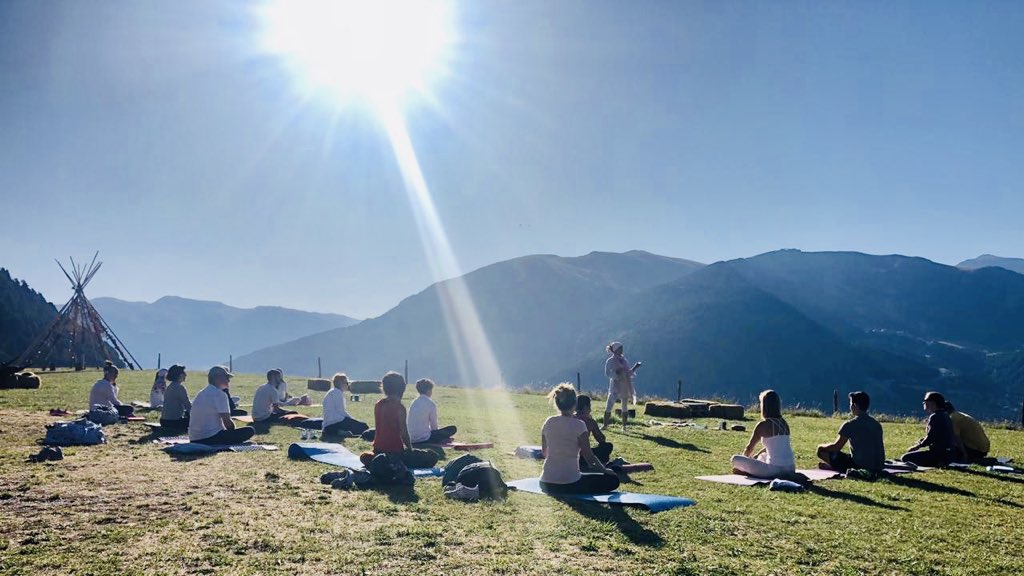 bordapi's tweet image. [en directe] 🧘🏻‍♀️🧘🏻‍♂️ Descobrint el significat de les #relacions #autèntiques en la sessió de #kundalini #ioga amb #dianatorra a la @bordapi 🙏