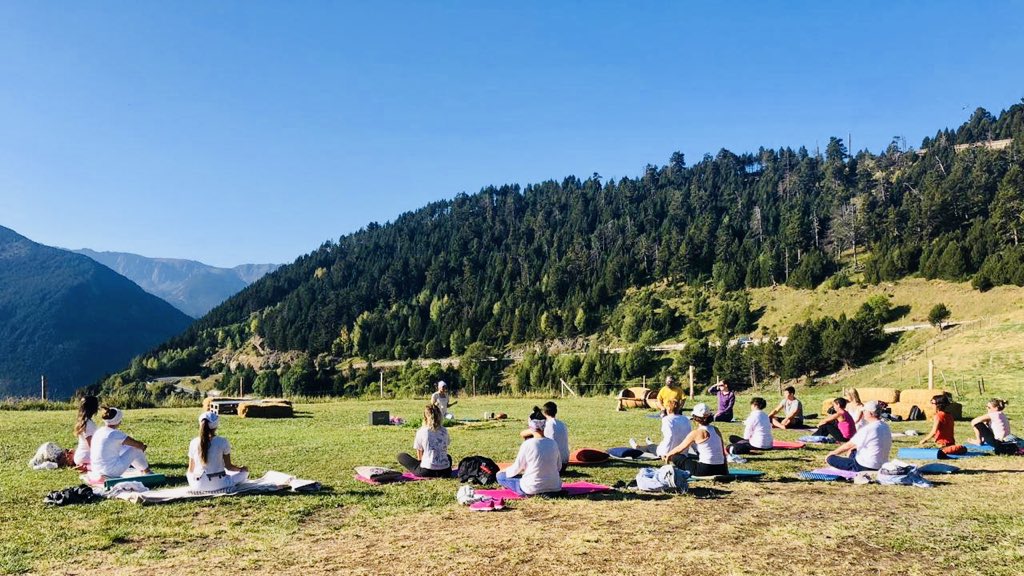 bordapi's tweet image. [en directe] 🧘🏻‍♀️🧘🏻‍♂️ Descobrint el significat de les #relacions #autèntiques en la sessió de #kundalini #ioga amb #dianatorra a la @bordapi 🙏