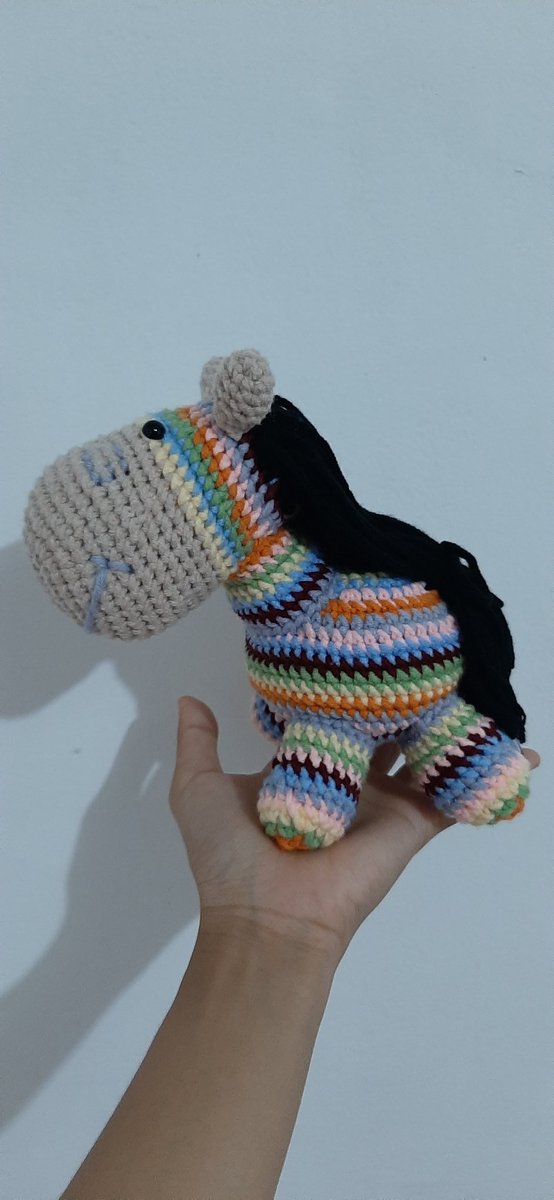 citratracitraa's tweet photo. hai warga Twitter, aku jualan nih bantu RT ya. 

ini namanya amigurumi, google aja kalau mau tau pengertiannya ehehe. bisa banget loh amigurumi ini buat kado atau pajangan dimeja kantor. 😆
cek ig ya buat lengkapnga. makasih 🖤

#MulaiAjaDulu #KembaliKeTwitter #DiTwitter https://t.co/2T9i3XnBum