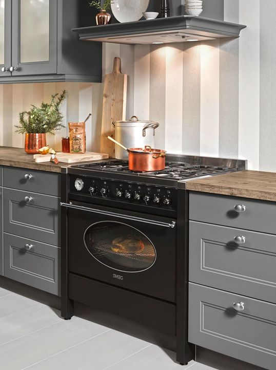 PortfolioKitch's tweet photo. This Nolte Windsor Lack kitchen in quartz grey, goes to show that German kitchens aren't always minimalistic. 
We think this Country kitchen with the dark rustica worktop looks warm and inviting, but has all the practicality expected of a Nolte German kitchen.

What do you think? https://t.co/ymyeD8aZeu