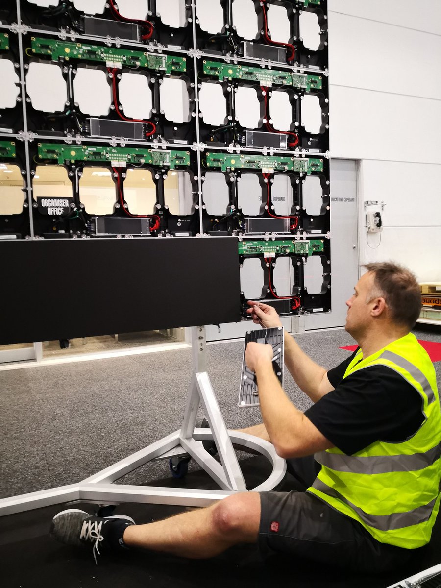 Lucas0730's tweet photo. Dare you test your screen's Gaps, Colors, Brightness, Contrast at right this angle ? Find how AOTO achieved it  at Stand D1 @Integrate_Expo Melbourne MCEC #miniled #finepixel #HDR #IMD @CVMediaSignage @inAVateAPAC https://t.co/8SS6N3v6wP