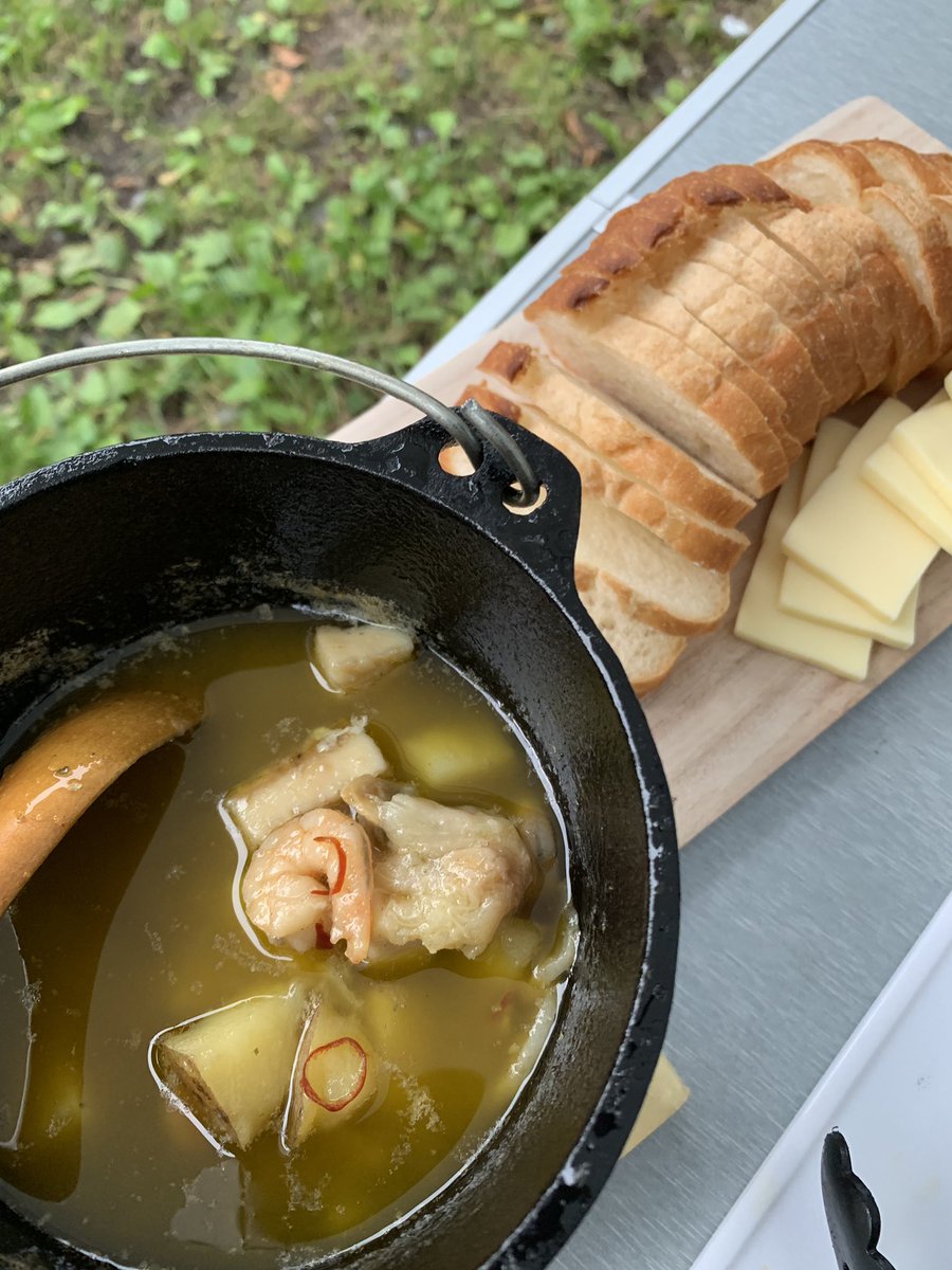 Ciel Bleu キャンプ 料理 3週連続ソロキャンプ 夕食はbbqと海鮮アヒージョ 朝食は手羽先のスープと目玉焼きとパン もう山の上は朝晩寒いので温かい食べ物が美味しかった ソロキャンプ キャンプ飯