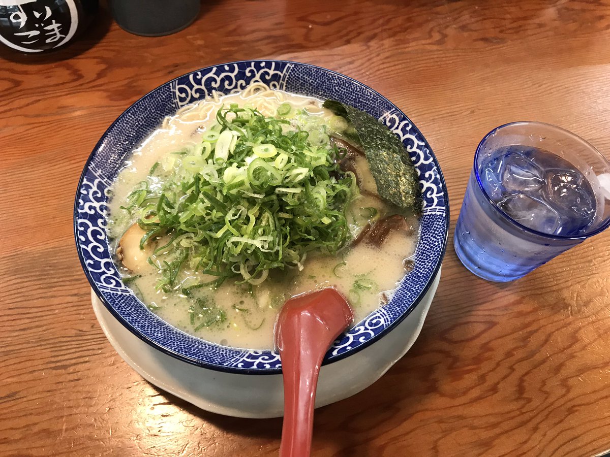 前菜         丸亀製麺の釜揚げうどん
スープ     丸亀製麺の出汁
魚料理     ［                       ］
肉料理      すき家の牛皿
主菜         鶴亀堂の豚骨ラーメン
サラダ… 