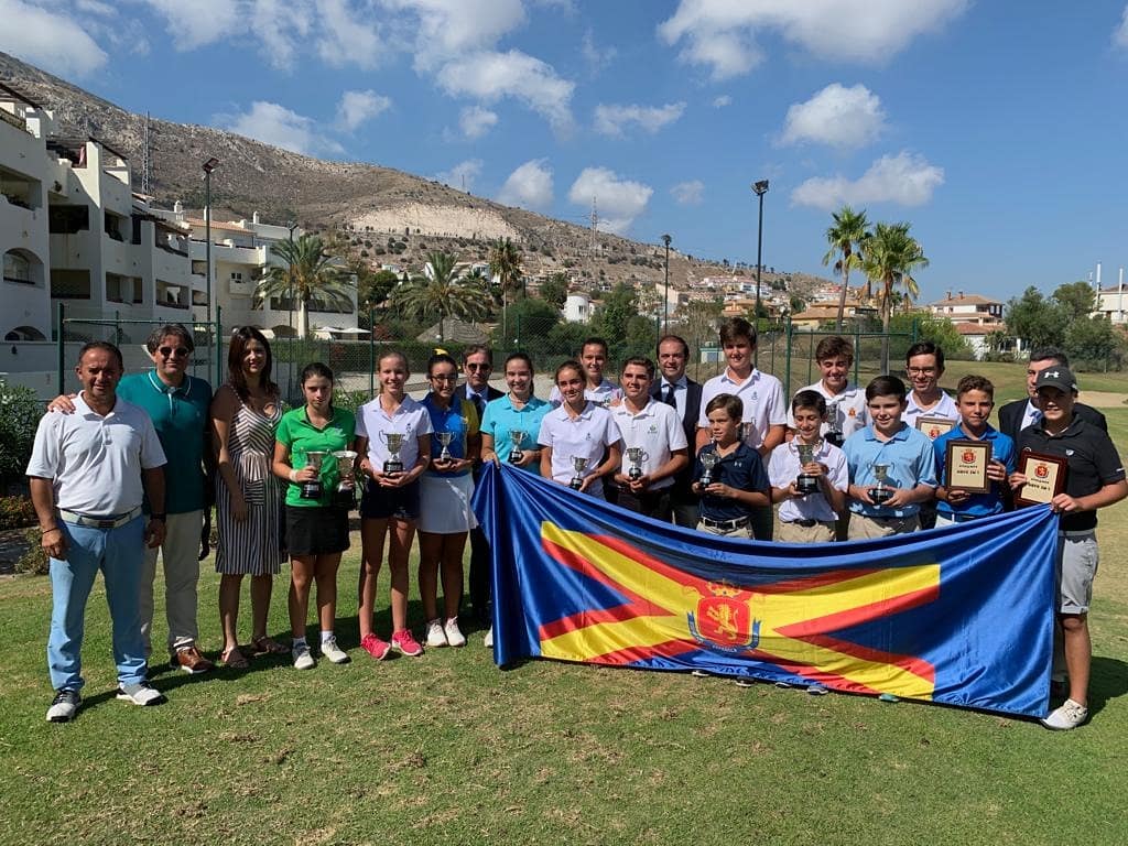 Más campeones en el Cto de España de Pitch&amp;Putt:

Alvaro Revuelta, ganador Sub 16. 
Elena Juanas, ganadora Alevín. 
Marcos Martel, campeón Alevin. 
Sergio Giménez, subcampeón Infantil. 
Andrea Revuelta, subcameona Infantil. 
Jorge Martin, subcampeón Alevín.

¡Enhorabuena a todos!