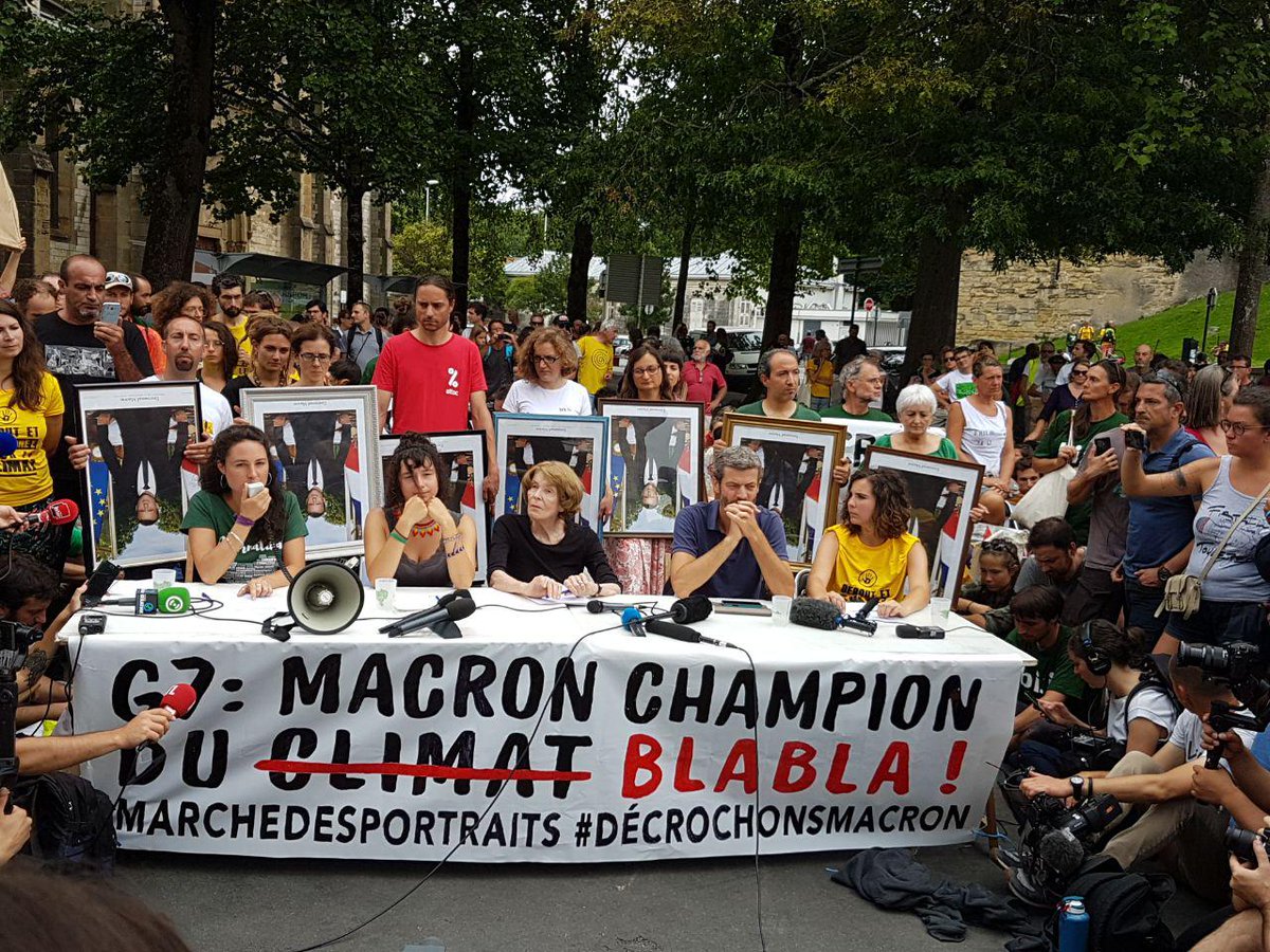 Alternatiba_'s tweet photo. Conférence de presse géante à l'issue de la #MarcheDesPortraits à Bayonne en marge du #G7 
@Pauline_Boyer_ porte-parole d'Alternatiba intervient devant la presse internationale en très grand nombre et les 900 personnes mobilisées !
#DécrochonsMacron https://t.co/AzQ2mXkSfn