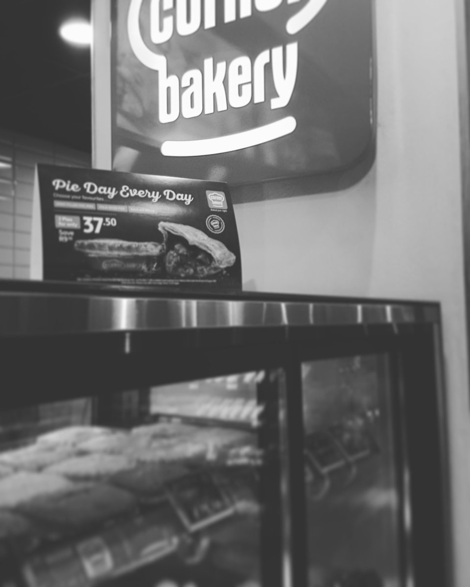 The only 'problem' I have with this cheeky <a href="/cornerbakerysa/">@cornerbakerysa</a> combo is that there's a mad variety to choose from 🙈#lifechoices #winningcombo #CornerBakerySA