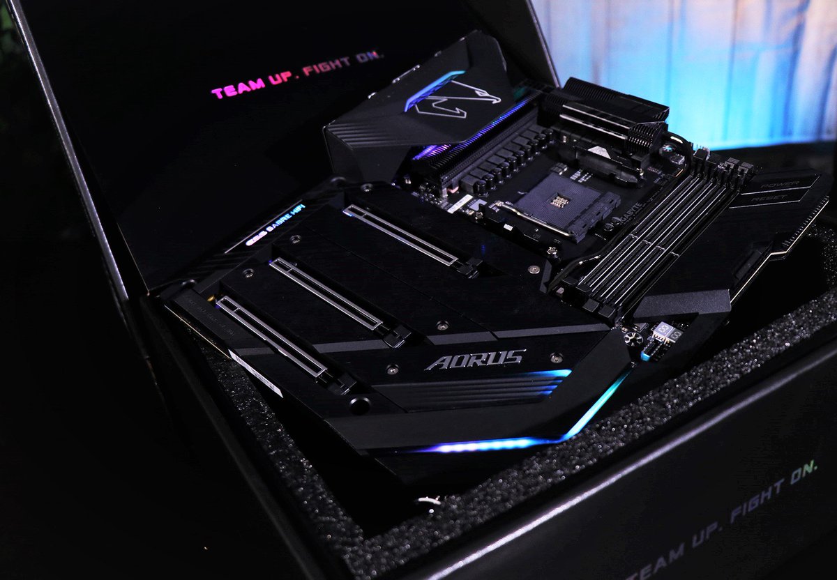 AORUS_ZA's tweet photo. That fresh out-of-the-box feeling . . . 😉
X570 AORUS XTREME is looking good! 😎
.
.
.
#aorus #gigabyte #motherboard #aorusgaming #amdryzen #ryzen #amd #x570 #amdx570 #pcmasterrace #gaming #gamingpc #pcgaming https://t.co/nClbnDNJKP