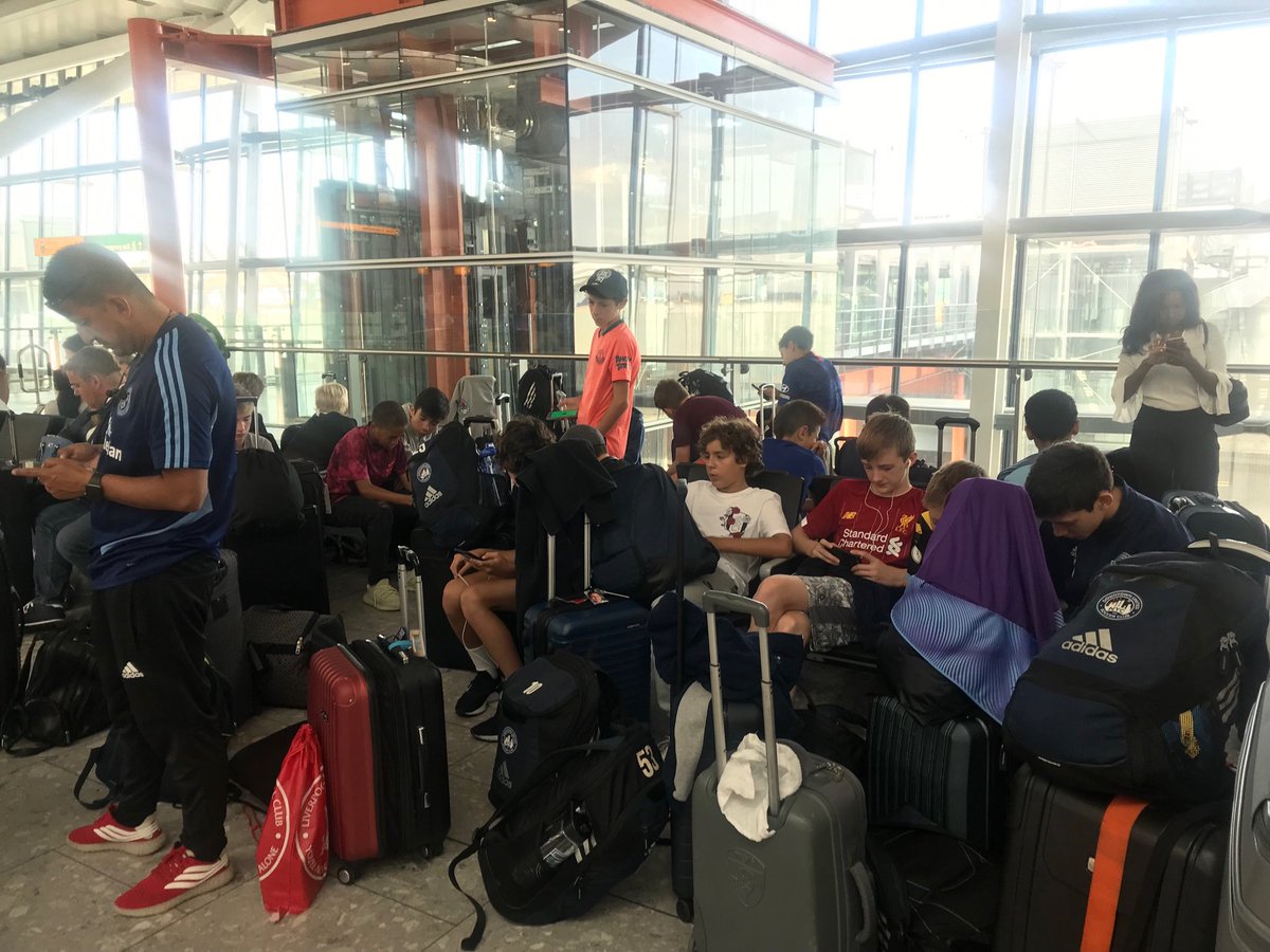 Zurdolife's tweet photo. Dusc B2006 - last few hours in London - Great Trip for these Boys.
New York here we go ⚽️⚽️⚽️ https://t.co/9lkQVp4XWq