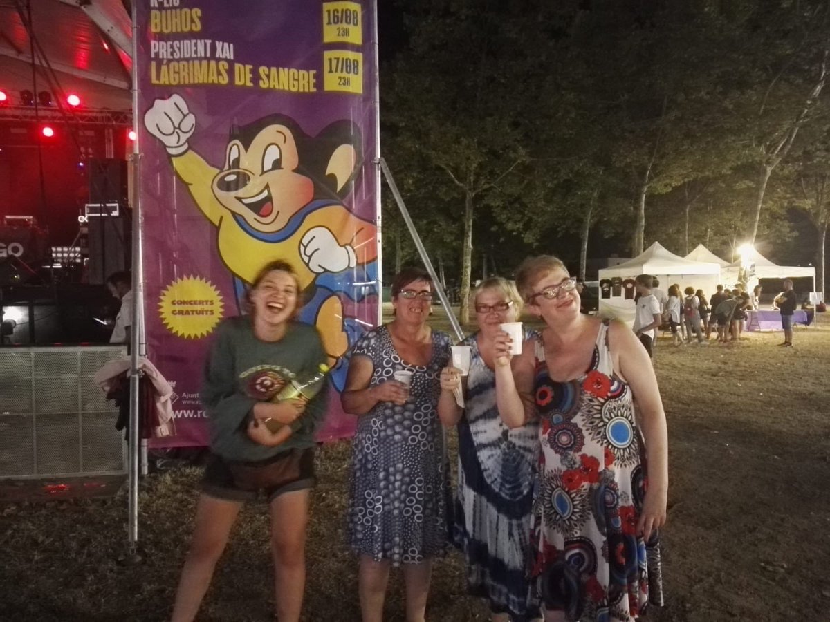 prodisterrassa's tweet photo. Aquest estiu els companys i companyes de #Prodis hem pogut gaudir d'unes vacances a mida. A Roses hem passat uns dies de platja i Festa Major genials! #JuntsSomCapaços #EstiuProdis https://t.co/UauHvAr5e3