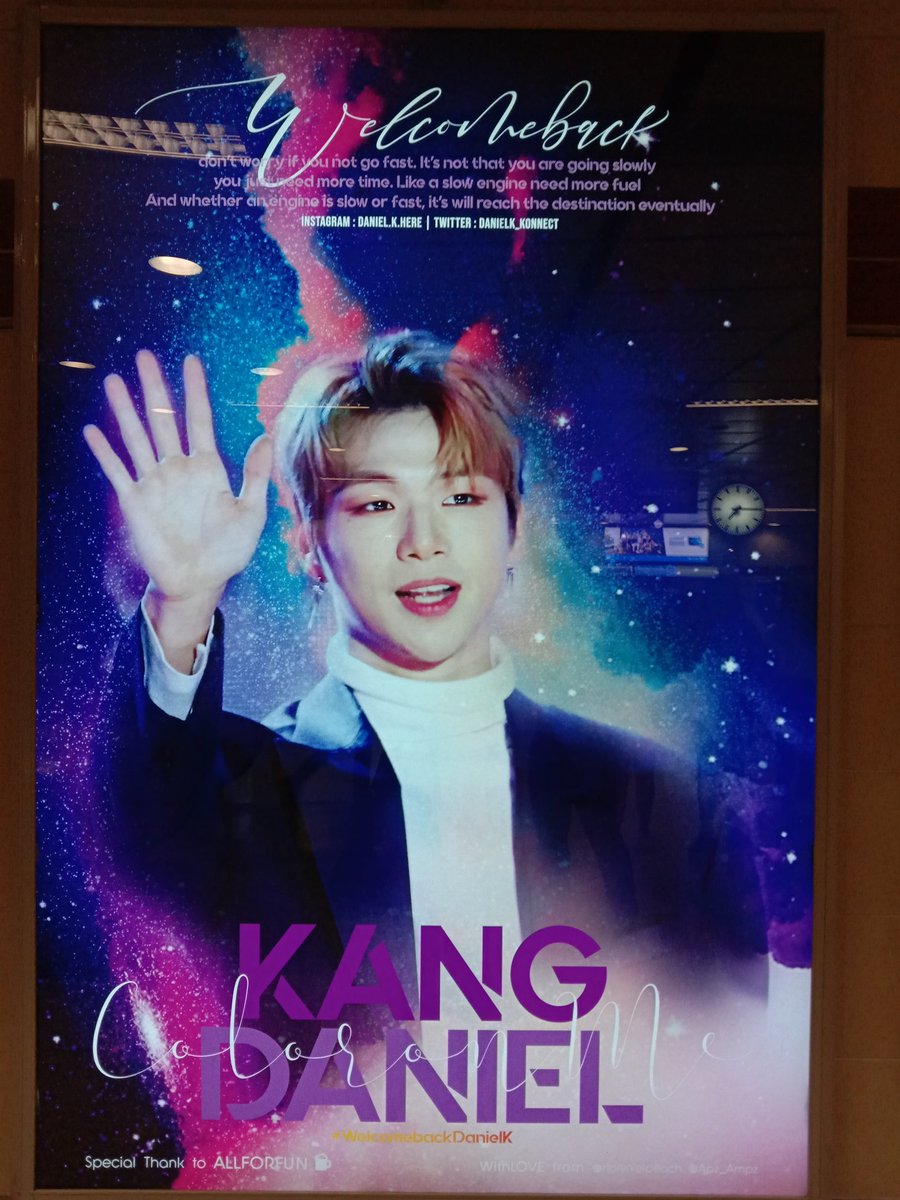 _bsklc's tweet photo. พี่ยามน่ารักมากกกก นี่ไม่ได้แตะบัตรออก ก็ยืนซูมป้าย พี่เขามาถามว่า อยากถ่ายชัดๆไหม เดี๋ยวเขาพาไป ก็จ้าา กี้ด #WelcomebackDanielK https://t.co/IRChtJ8y5Q