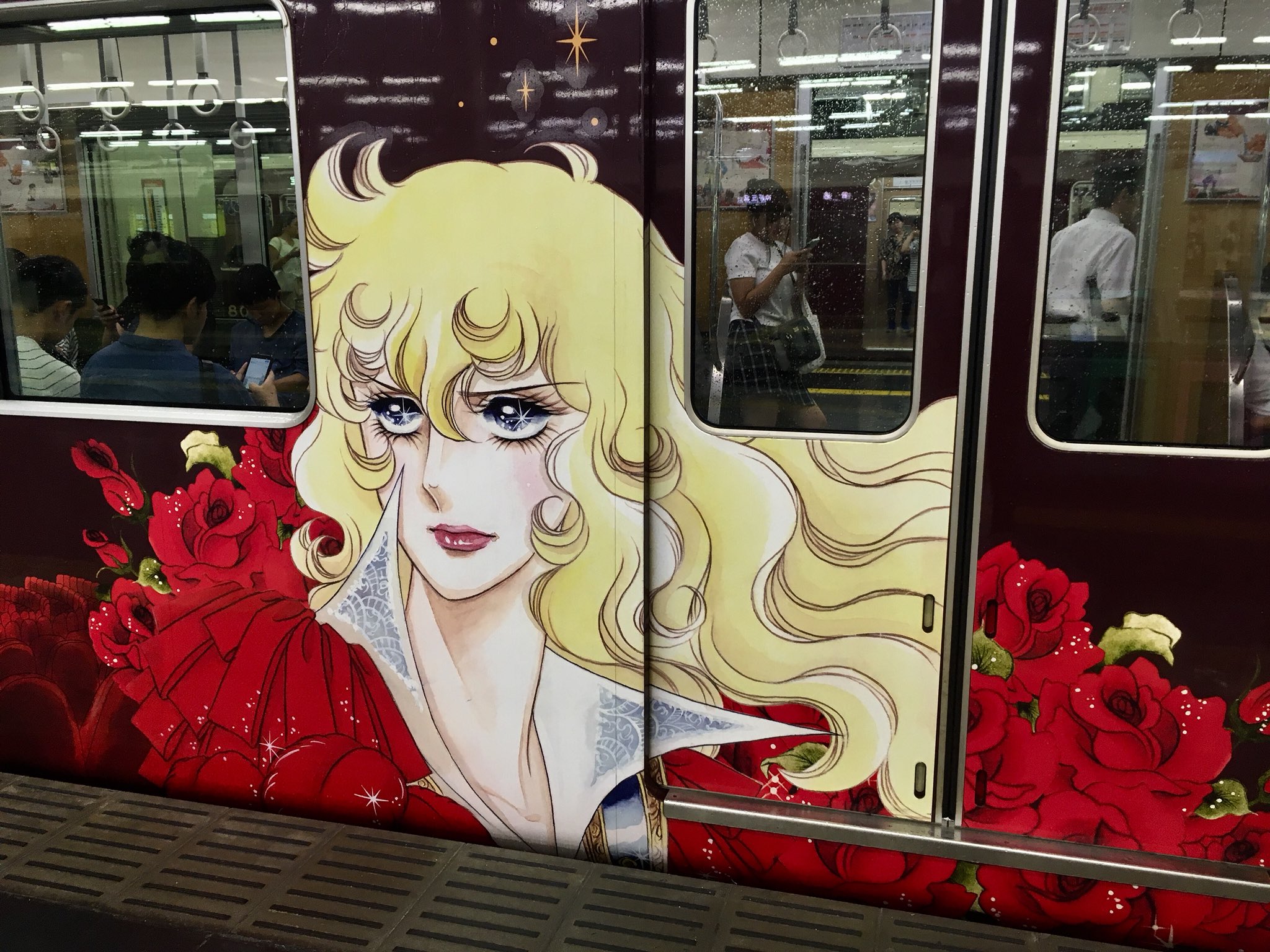 Kerry めちゃ久しぶりに遭遇 なう 阪急宝塚線 ベルばら号 ベルサイユのばら 阪急電車 T Co 3mxibqpxxf Twitter