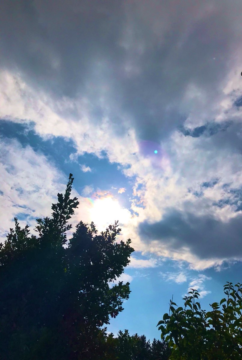今日は雨が降ったり晴れたりでした これは雨上がりの空 今日の空 シャオのイラスト 今日は雨が降ったり晴れたりでした これは雨上がりの空 今日の空 シャオのイラスト