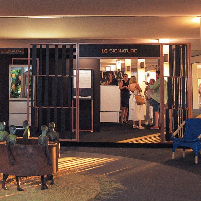 lgespana's tweet photo. ¿Estás en @SantaMariaPoloC disfrutando de la #CopaOroLGSIGNATURE? 🤔 Busca nuestro stand para conocer todas las novedades de @LG_SIGNATURE y participar en el sorteo de unos LG TONE Platinum. 🎉 https://t.co/pYPsYgmc2P