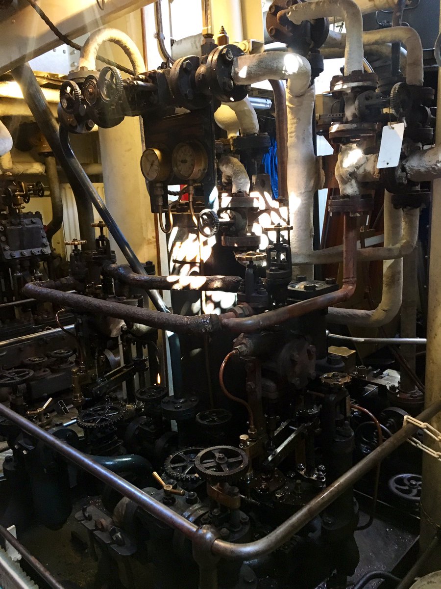 liekelamb's tweet photo. de #HavendagenZierikzee is ook heerlijk v historische boten genieten!!❤️ De #DockyardIII werd in WOII ondr water verborgen gelegen. afgebouwd. Machtig om in machine kamer te mogen kijken #Zierikzee #Havendagen https://t.co/78dxUekPXm