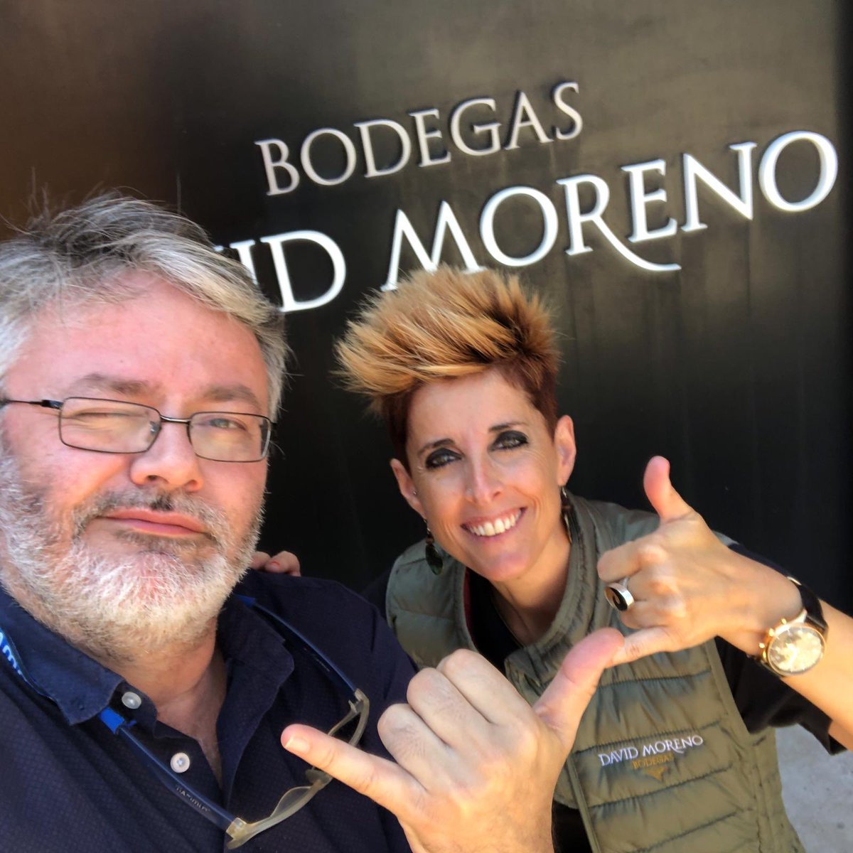 BDavidMoreno's tweet photo. Una visita muy especial!!! Gracias Carmelo @HitCooking por venir a conocernos!!!!
#BodegasDavidMoreno #visitasabodega #visitasespeciales #lariojaapetece #badaran #hitcooking https://t.co/8sdY6Yfh8E